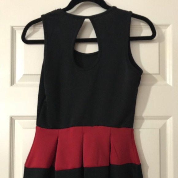 Black and red dress - Picture 3 of 4